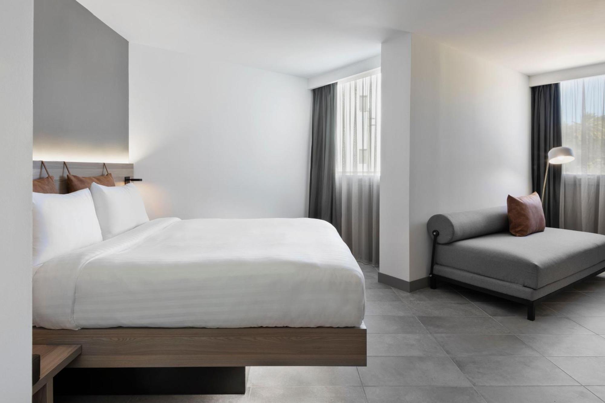 Moxy La Ciotat Hotel Eksteriør billede